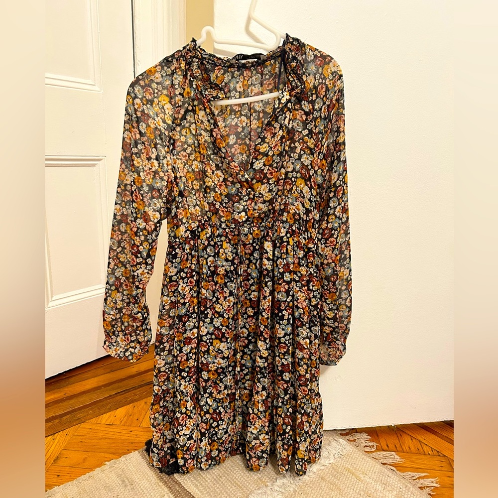 Bucolic wavy midi dress, ideal for the spring / autumn season.
